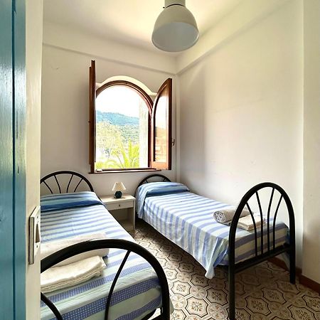 Vista Mare Su Tre Piani Con Giardino Villa Falerna Luaran gambar