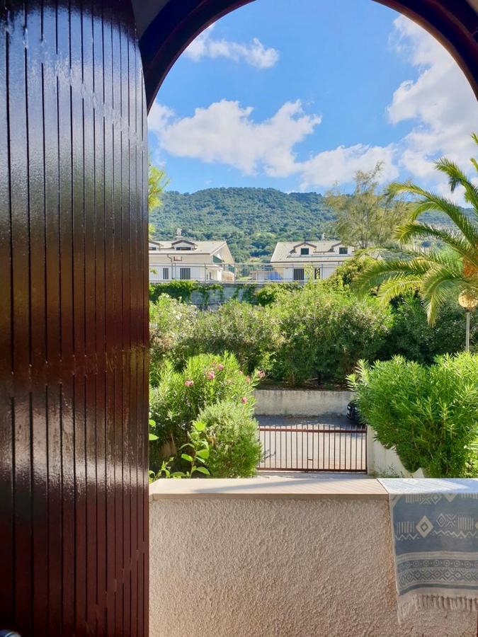 Vista Mare Su Tre Piani Con Giardino Villa Falerna Luaran gambar