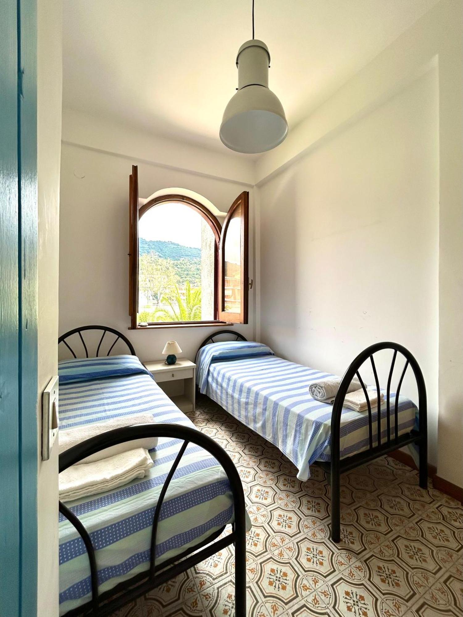 Vista Mare Su Tre Piani Con Giardino Villa Falerna Luaran gambar